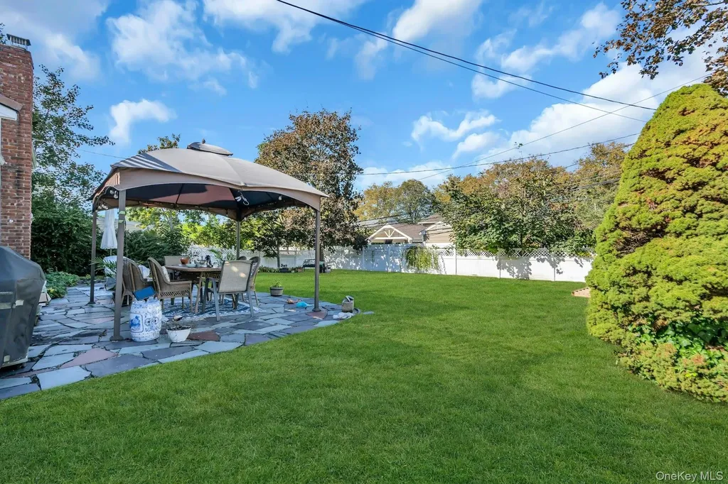 31 Sioux Drive Commack NY 11725