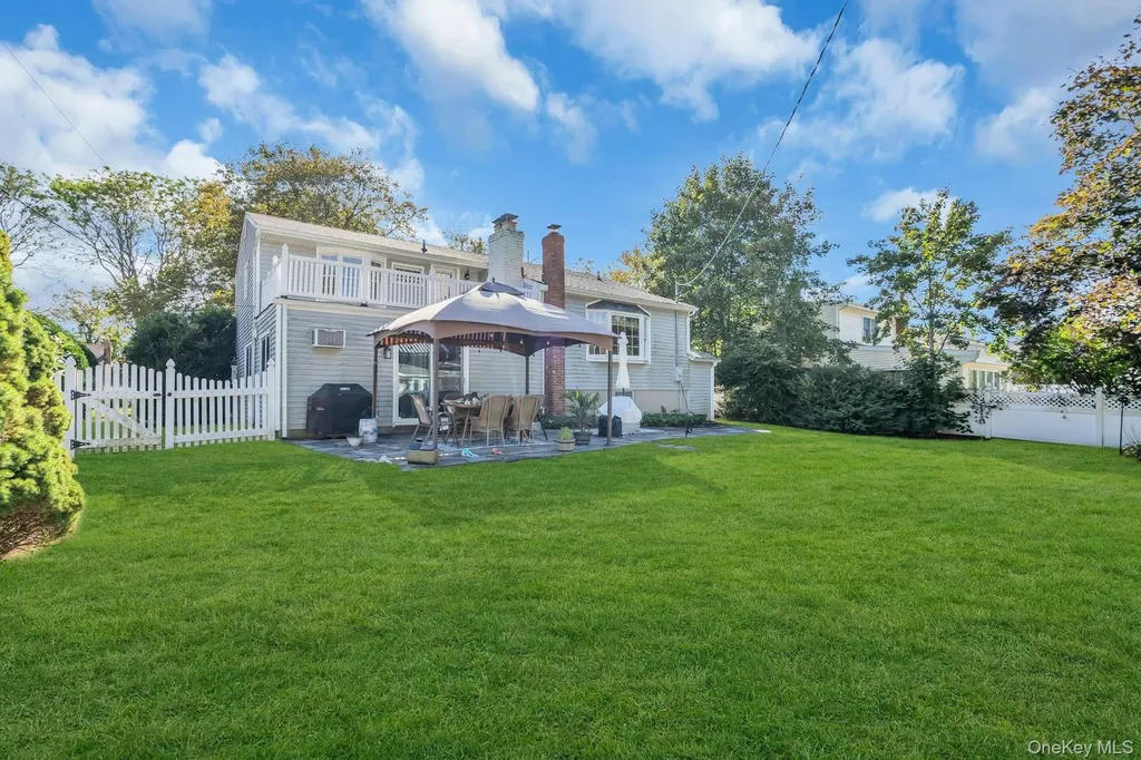 31 Sioux Drive Commack NY 11725