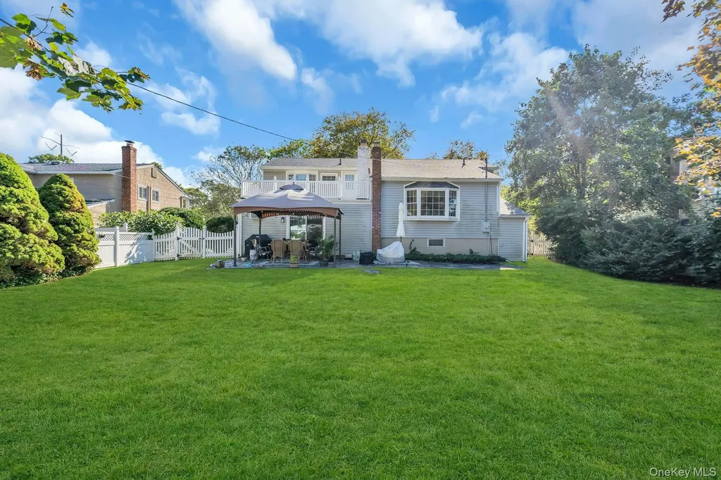 31 Sioux Drive Commack NY 11725