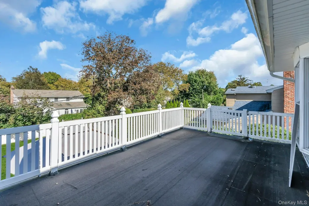 31 Sioux Drive Commack NY 11725