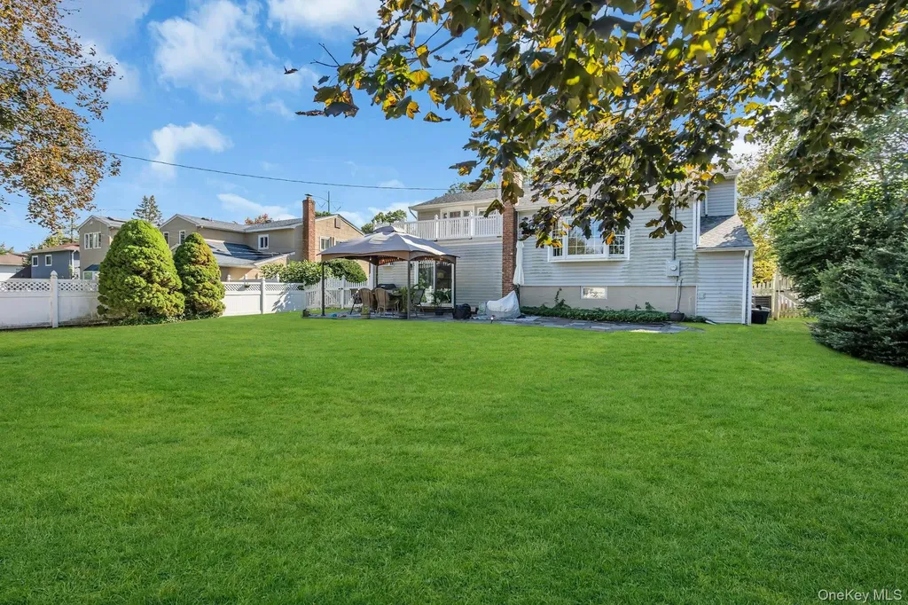 31 Sioux Drive Commack NY 11725
