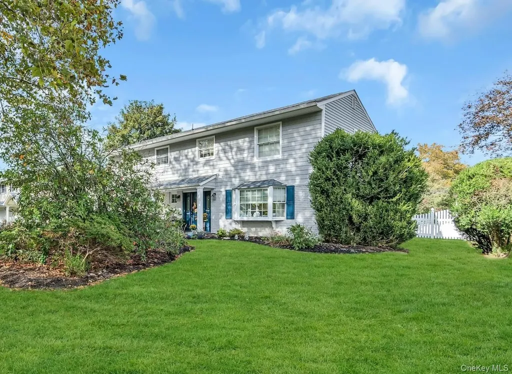 31 Sioux Drive Commack NY 11725