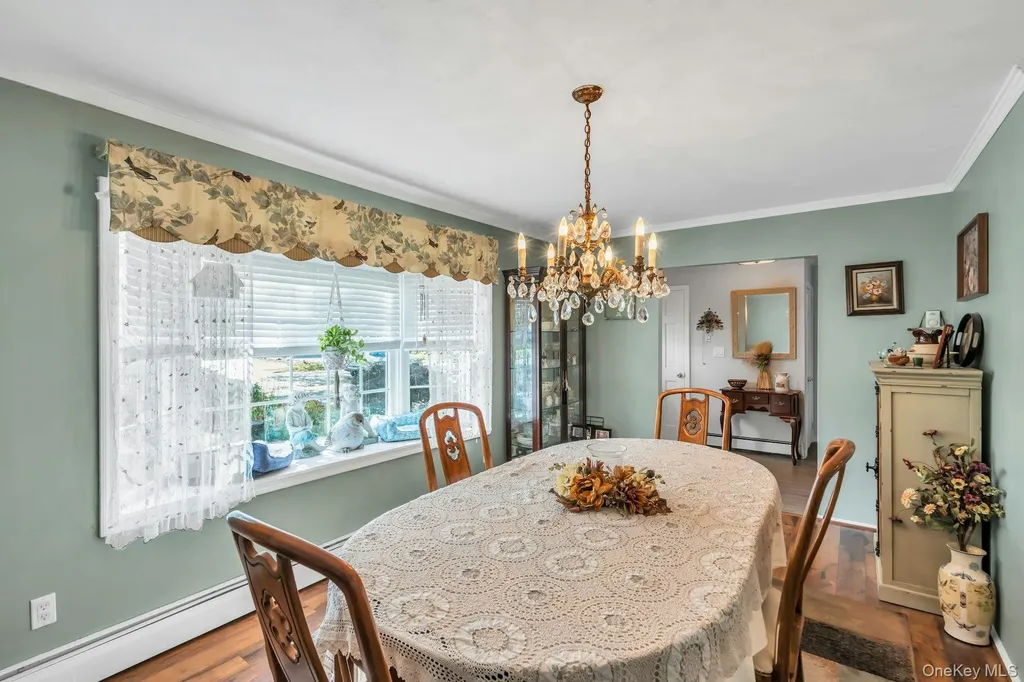31 Sioux Drive Commack NY 11725