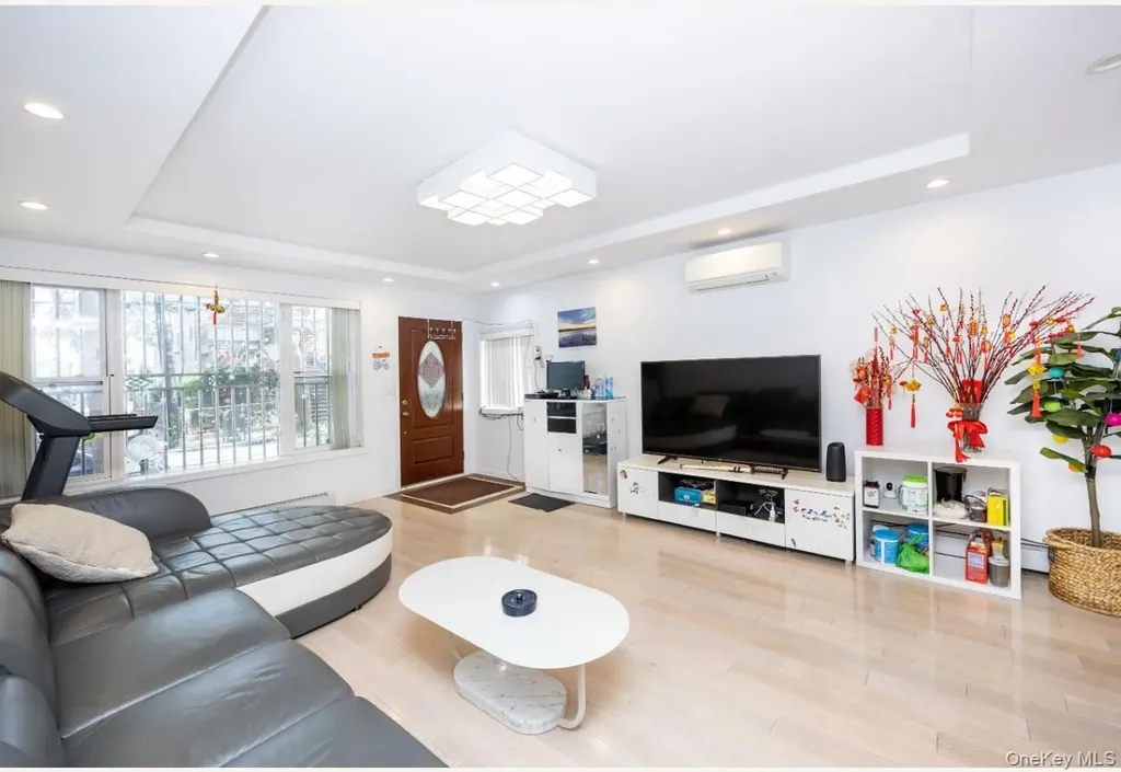 5224 66th Street Maspeth NY 11378
