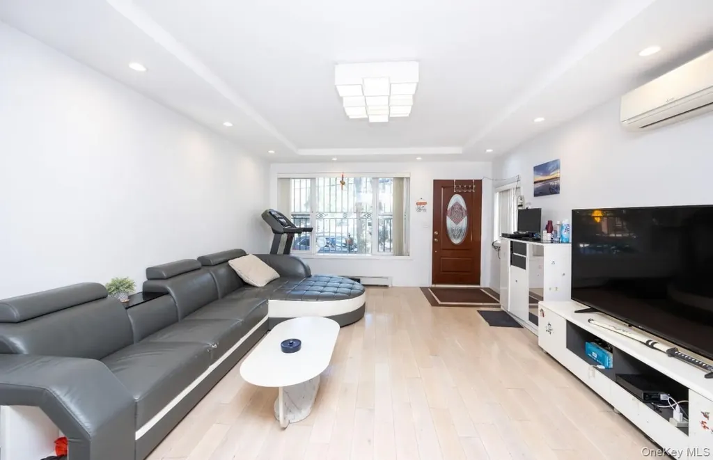 5224 66th Street Maspeth NY 11378