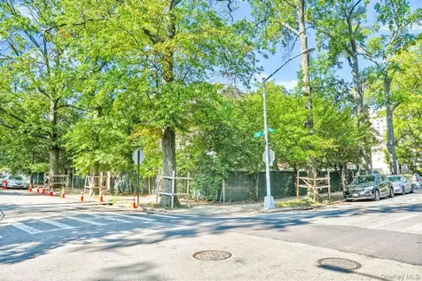 81-26 Austin Street Kew Gardens NY 11415