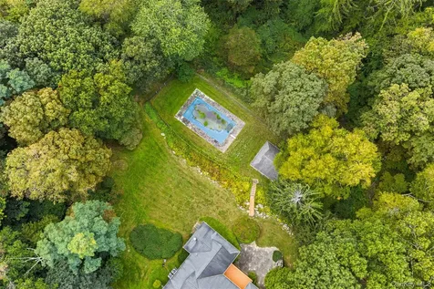 3 Troy Lane Bedford NY 10506