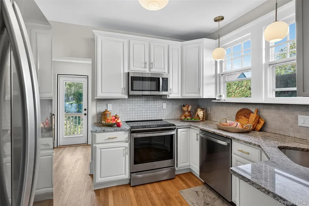 35 Roosevelt Avenue Kingston NY 12401