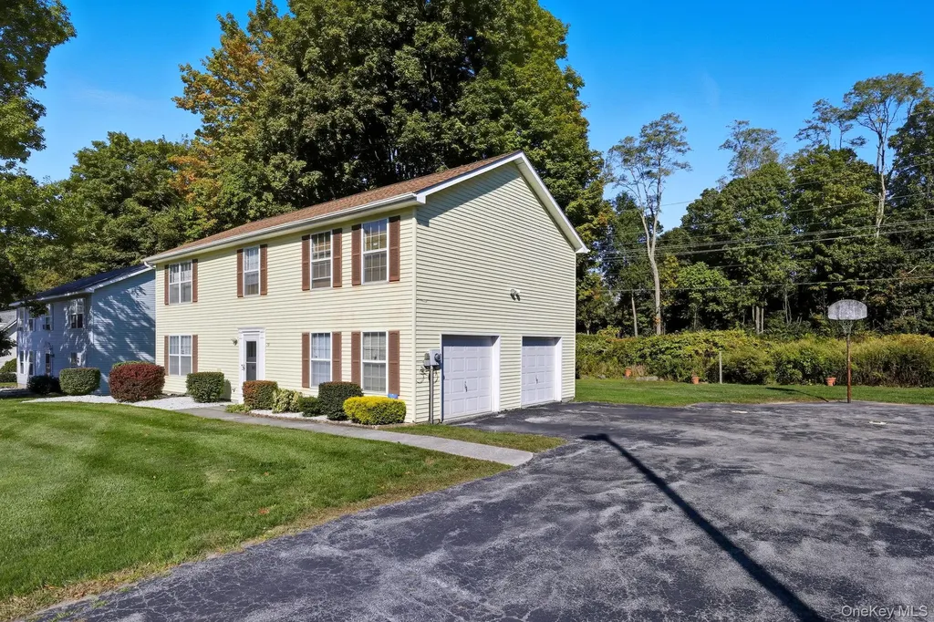 19 Hawk Lane Poughkeepsie NY 12601