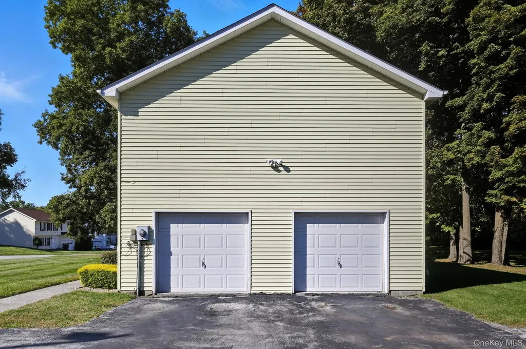 19 Hawk Lane Poughkeepsie NY 12601