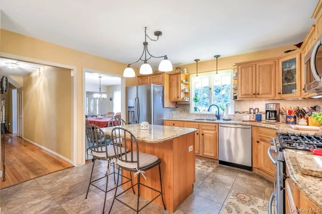 375 Ocean Avenue Islip NY 11751