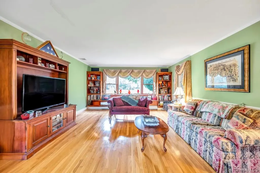 375 Ocean Avenue Islip NY 11751