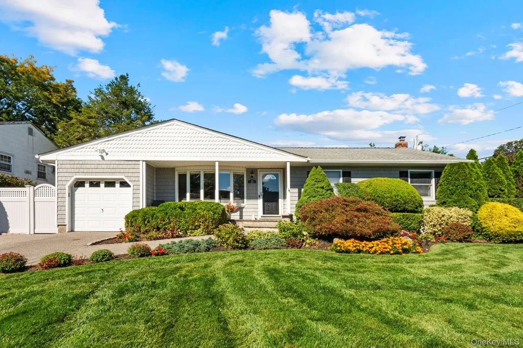 21 Dehan Street Smithtown NY 11787