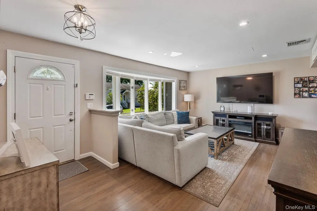 21 Dehan Street Smithtown NY 11787