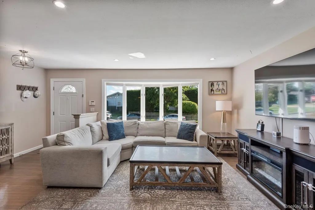 21 Dehan Street Smithtown NY 11787