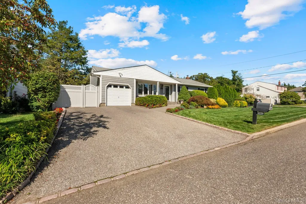 21 Dehan Street Smithtown NY 11787