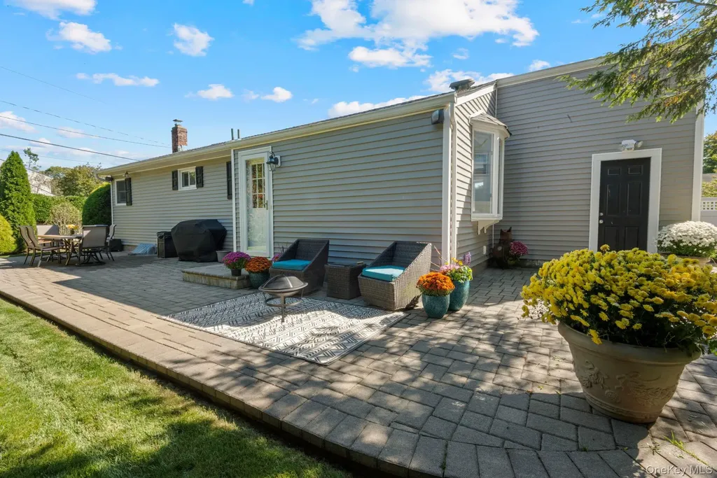 21 Dehan Street Smithtown NY 11787