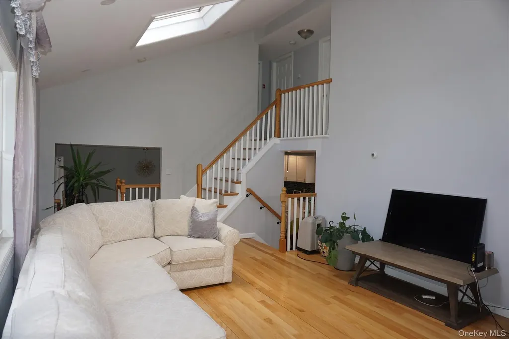 15 Greenridge Way Spring Valley NY 10977