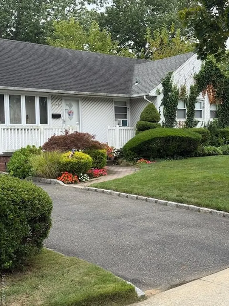 2960 Morgan Drive Wantagh NY 11793