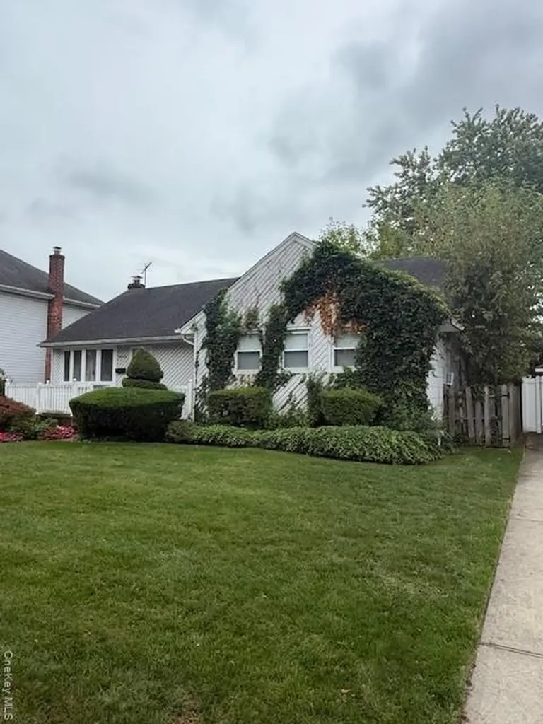 2960 Morgan Drive Wantagh NY 11793