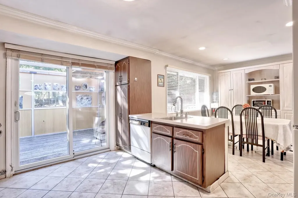 24 Hilltop Lane Monsey NY 10952