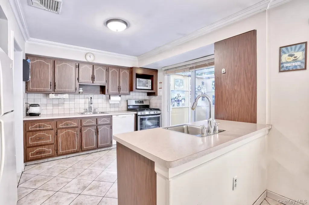 24 Hilltop Lane Monsey NY 10952
