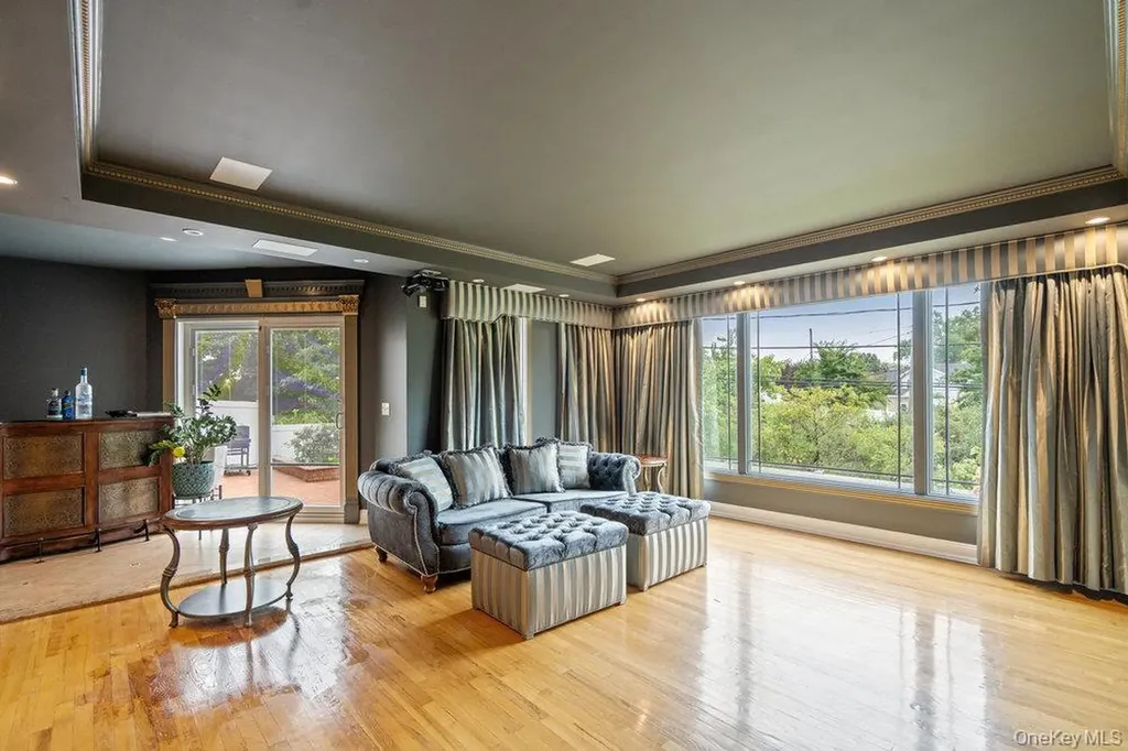 57 Southgate Road Valley Stream NY 11581