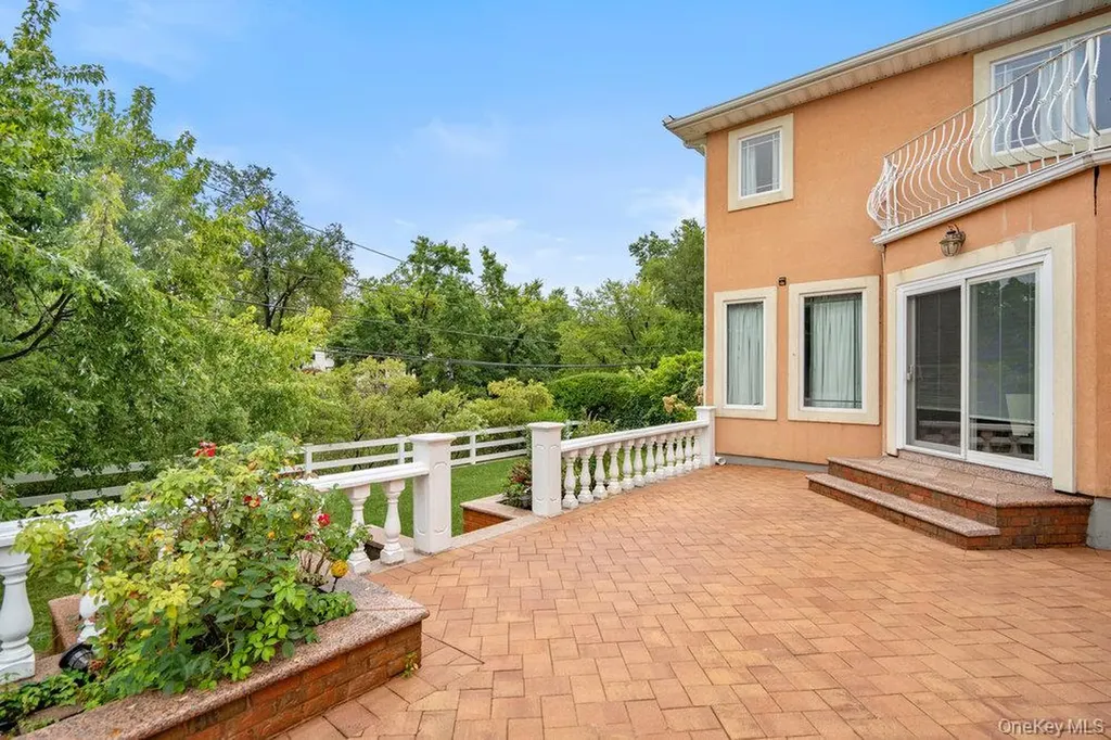 57 Southgate Road Valley Stream NY 11581