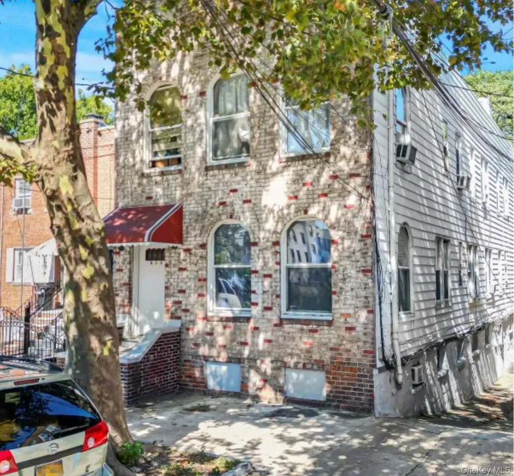 839 E 228th Street Bronx NY 10466