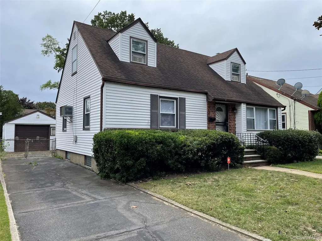 88 Acacia Avenue Hempstead NY 11550