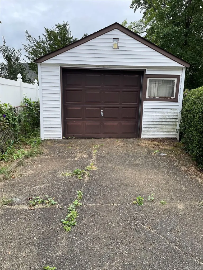 88 Acacia Avenue Hempstead NY 11550