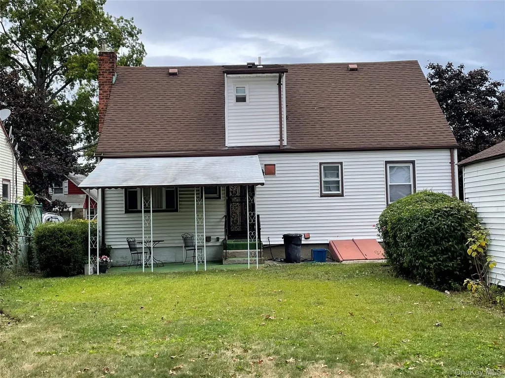 88 Acacia Avenue Hempstead NY 11550