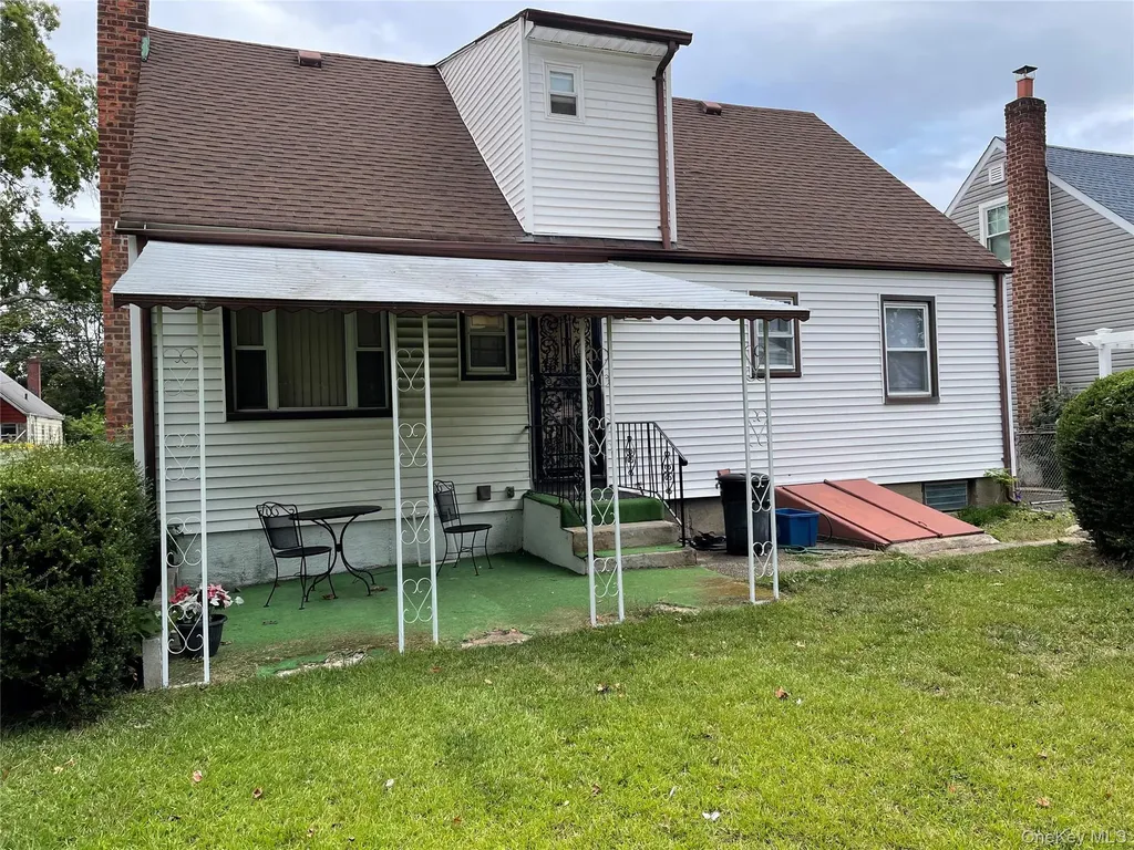 88 Acacia Avenue Hempstead NY 11550