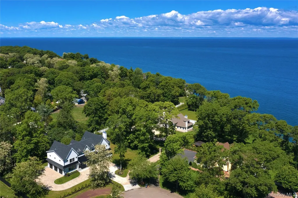 110 Crescent Court Wading River NY 11792