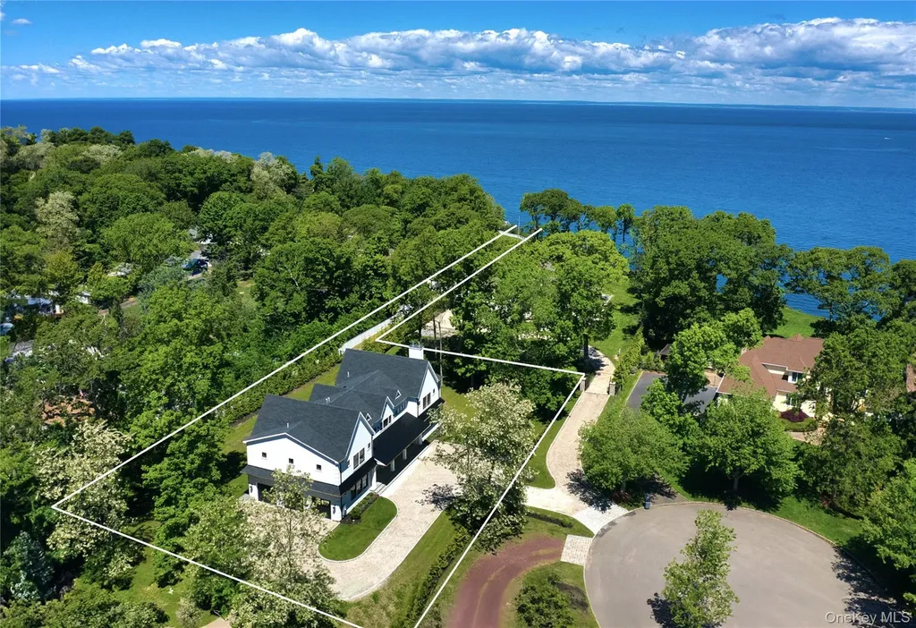 110 Crescent Court Wading River NY 11792