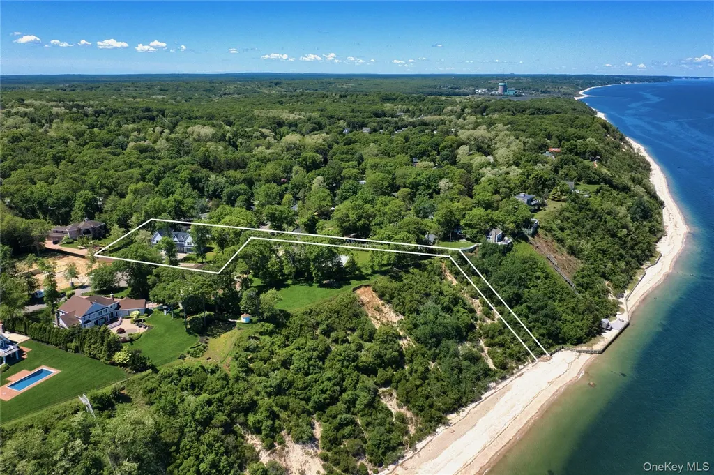 110 Crescent Court Wading River NY 11792