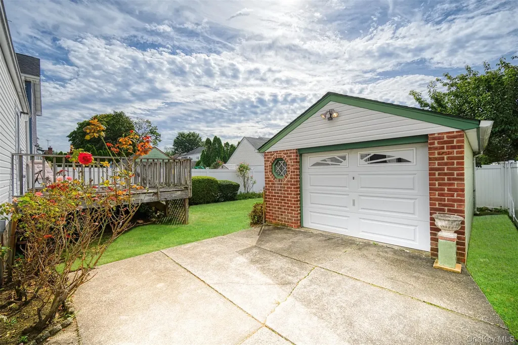 504 6th Avenue New Hyde Park NY 11040
