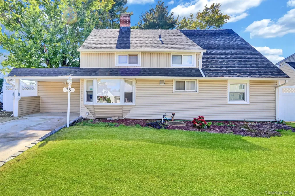 29 Walnut Lane Hicksville NY 11801