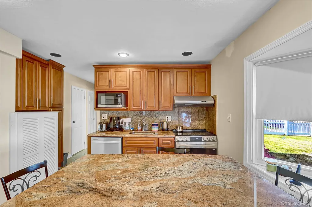 29 Walnut Lane Hicksville NY 11801