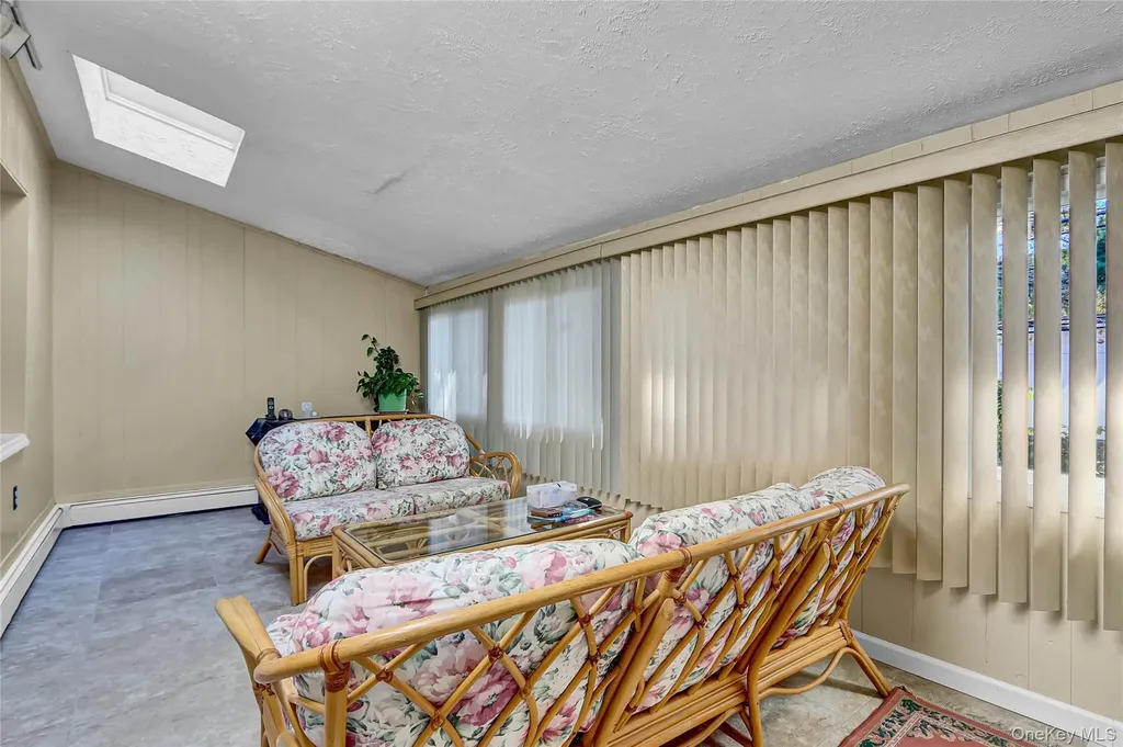 29 Walnut Lane Hicksville NY 11801