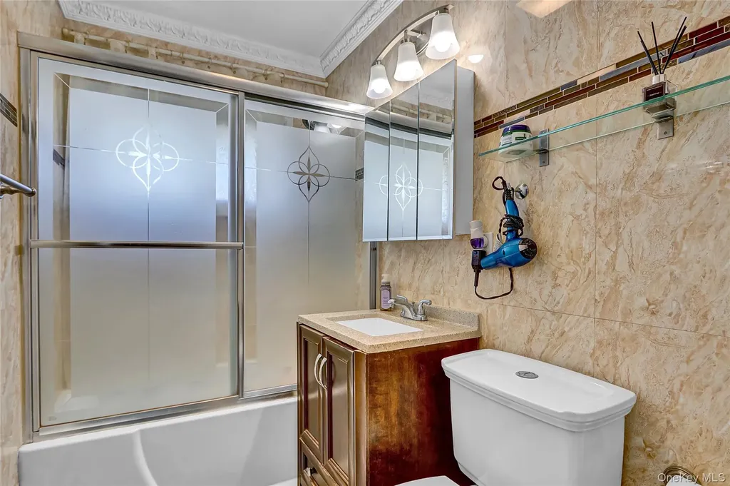 29 Walnut Lane Hicksville NY 11801
