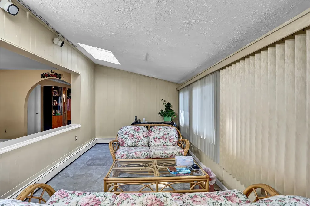 29 Walnut Lane Hicksville NY 11801