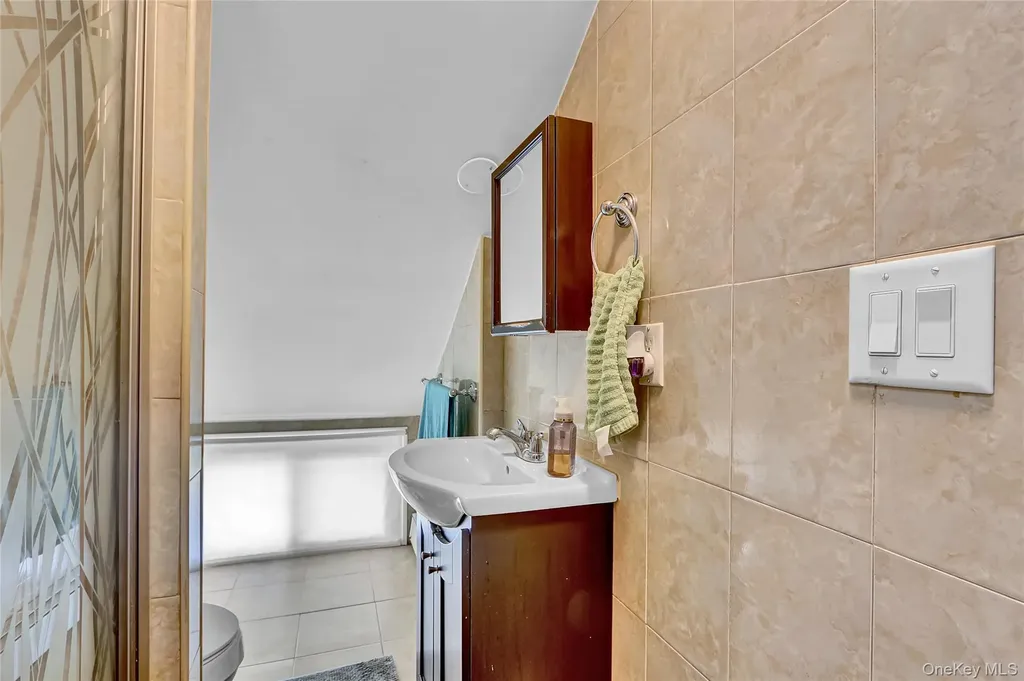 29 Walnut Lane Hicksville NY 11801