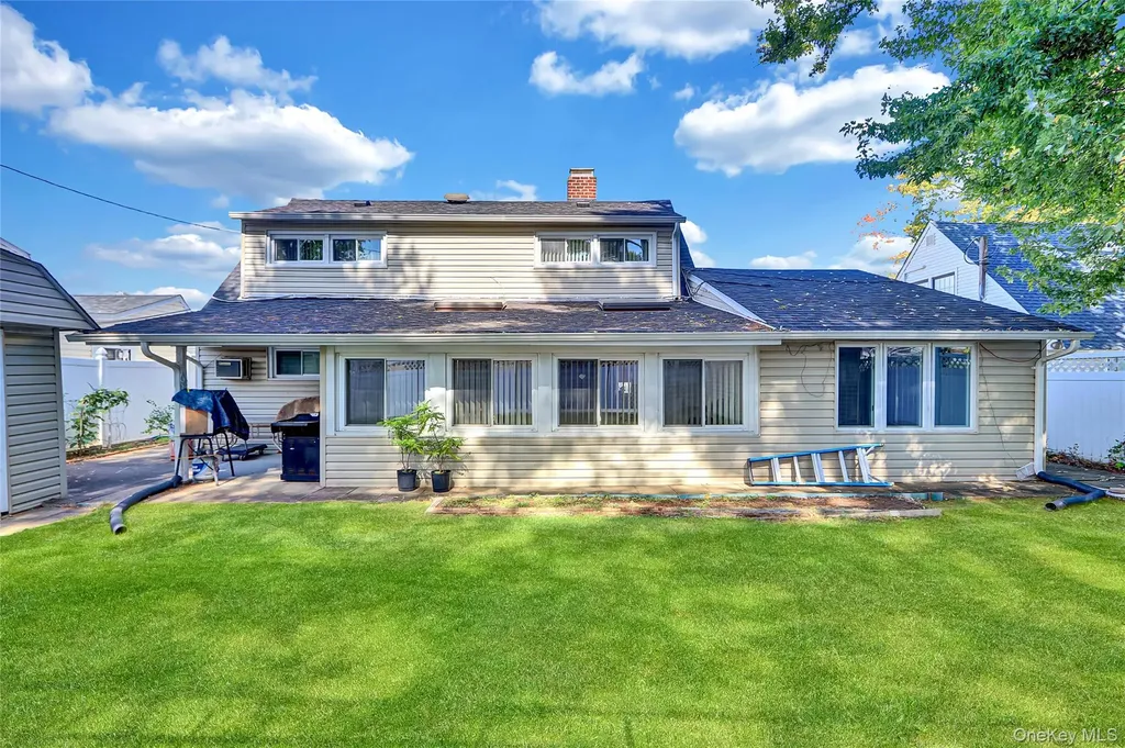 29 Walnut Lane Hicksville NY 11801