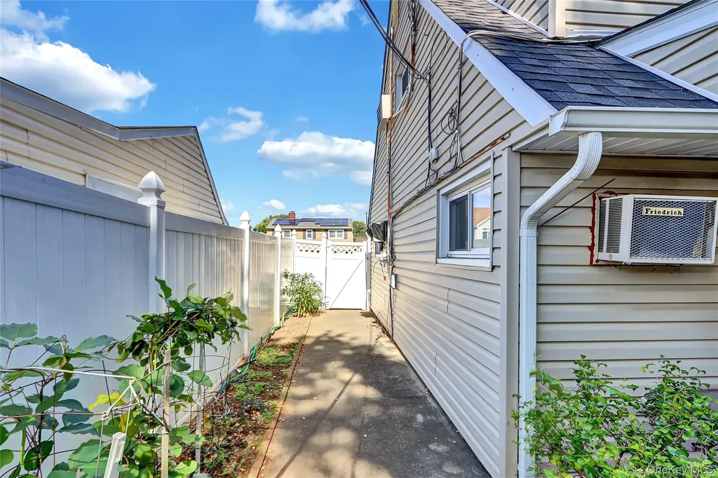 29 Walnut Lane Hicksville NY 11801