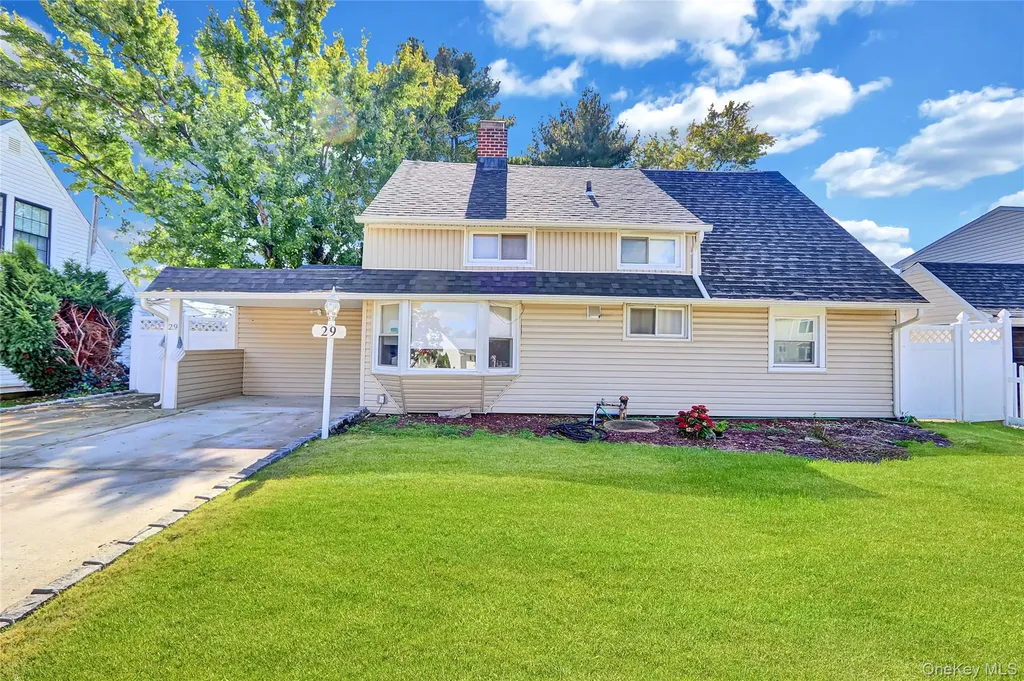 29 Walnut Lane Hicksville NY 11801