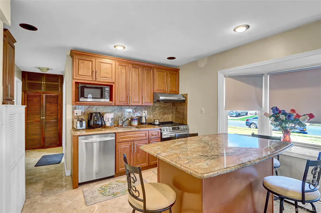 29 Walnut Lane Hicksville NY 11801