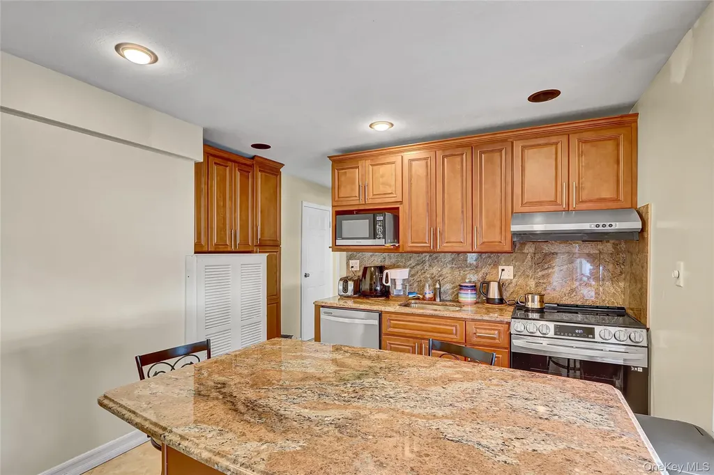 29 Walnut Lane Hicksville NY 11801