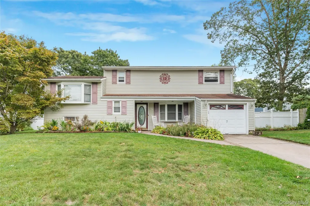 59 Riviera Drive Selden NY 11784
