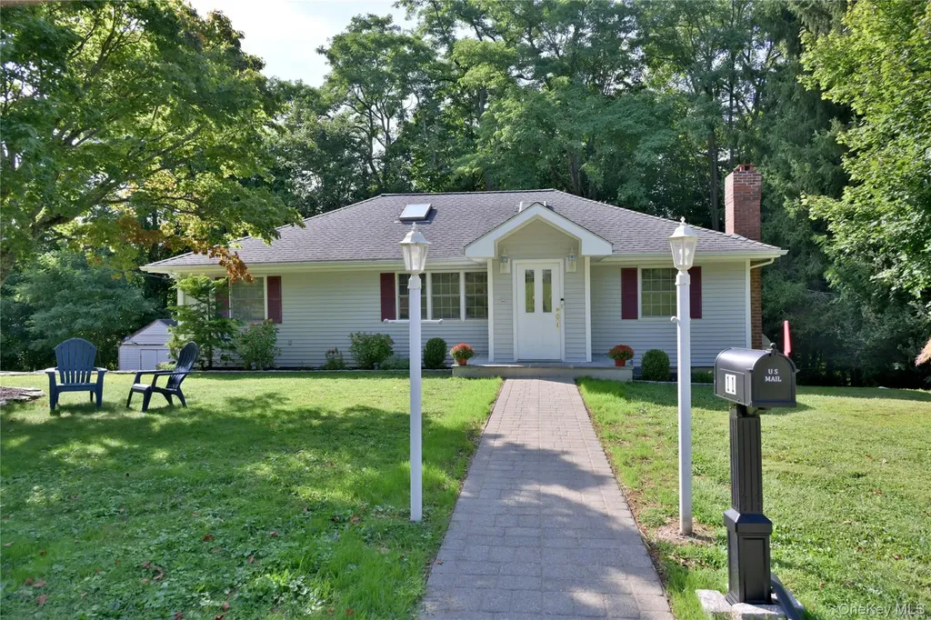 11 Lakeview Terrace Mahopac NY 10541